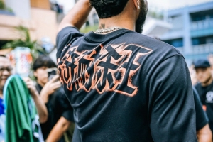 绿军官方晒塔图姆中国行动态：衣服上的传奇耐杀王很显眼